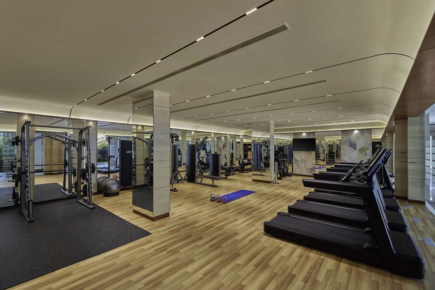 Фото Hilton Bangalore Embassy GolfLinks