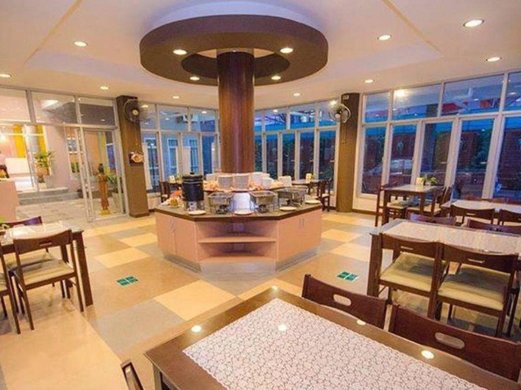 Фото Charoenchit House