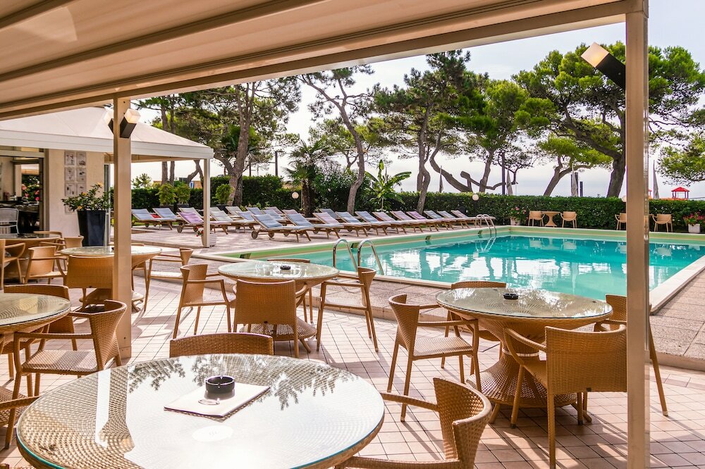 Фото American Hotel