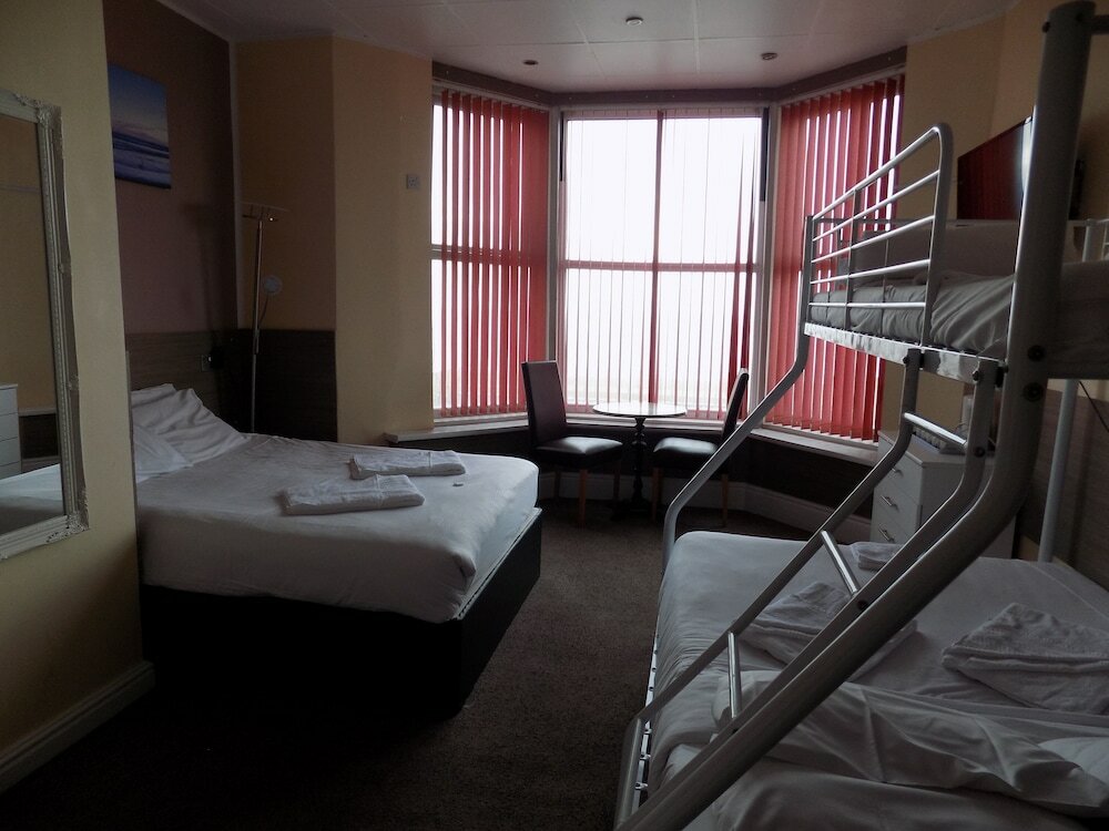 Фото The New Royal Windsor Hotel