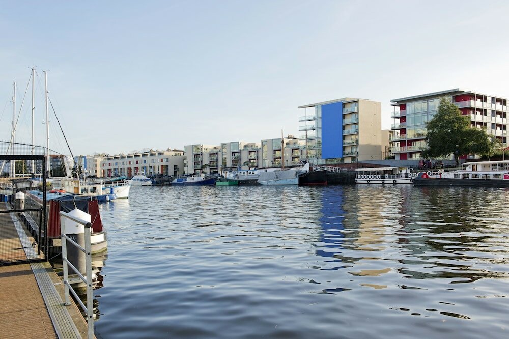 Фото Premier Inn Bristol City Centre Finzels Reach