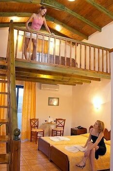 Фото Adelais Hotel