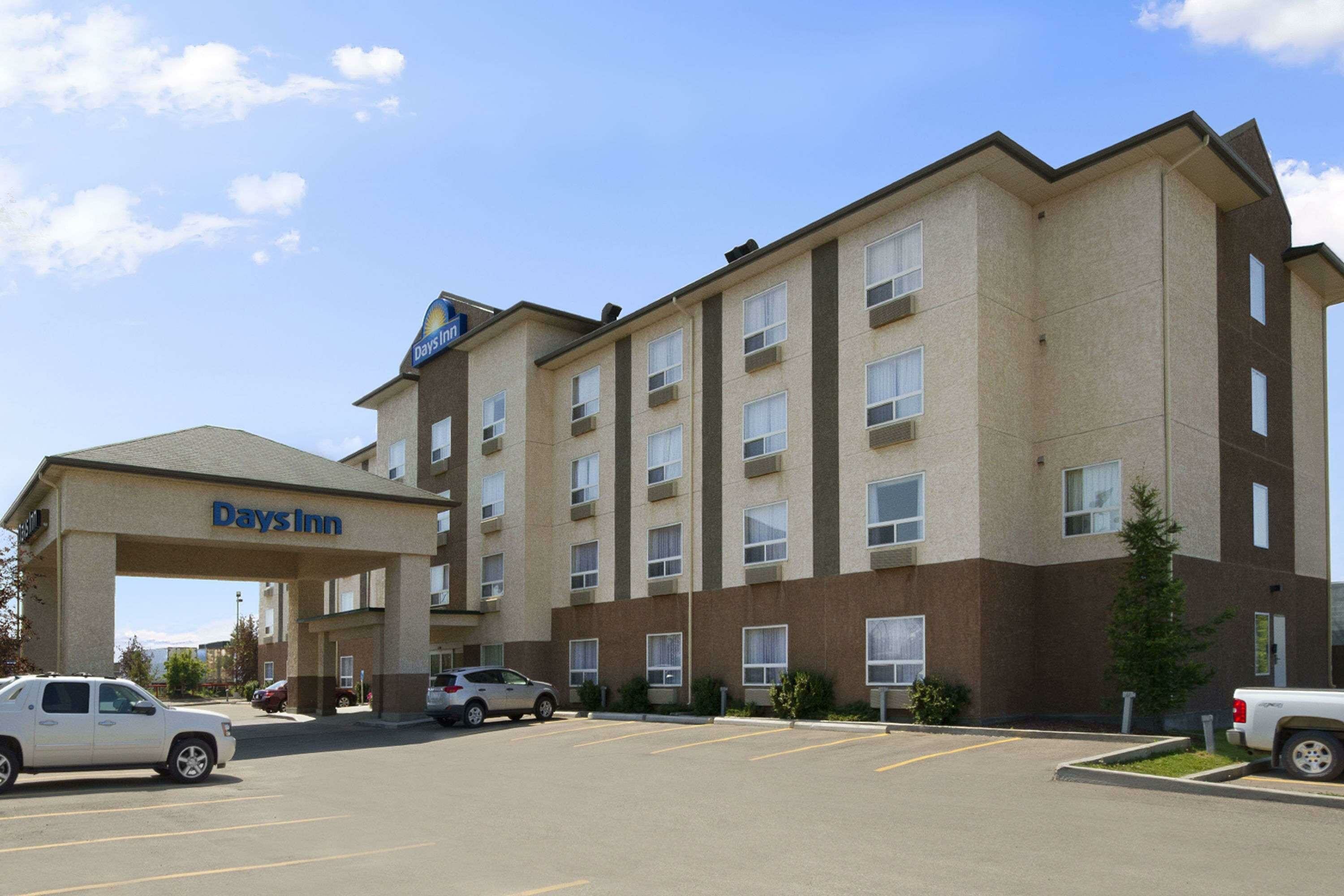 Фото Days Inn by Wyndham Edmonton South
