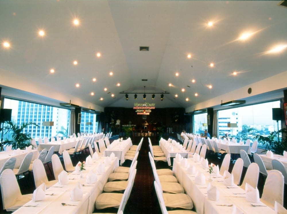 Фото The Travellers Hotel