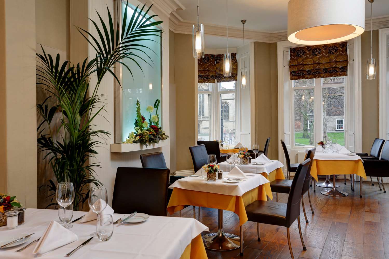 Фото  Dean Court