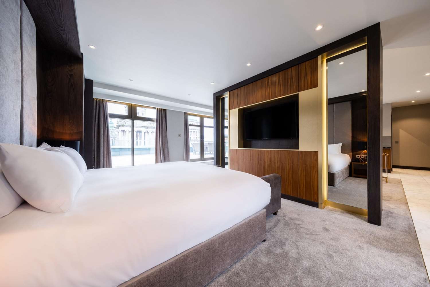 Фото Ten Square Hotel