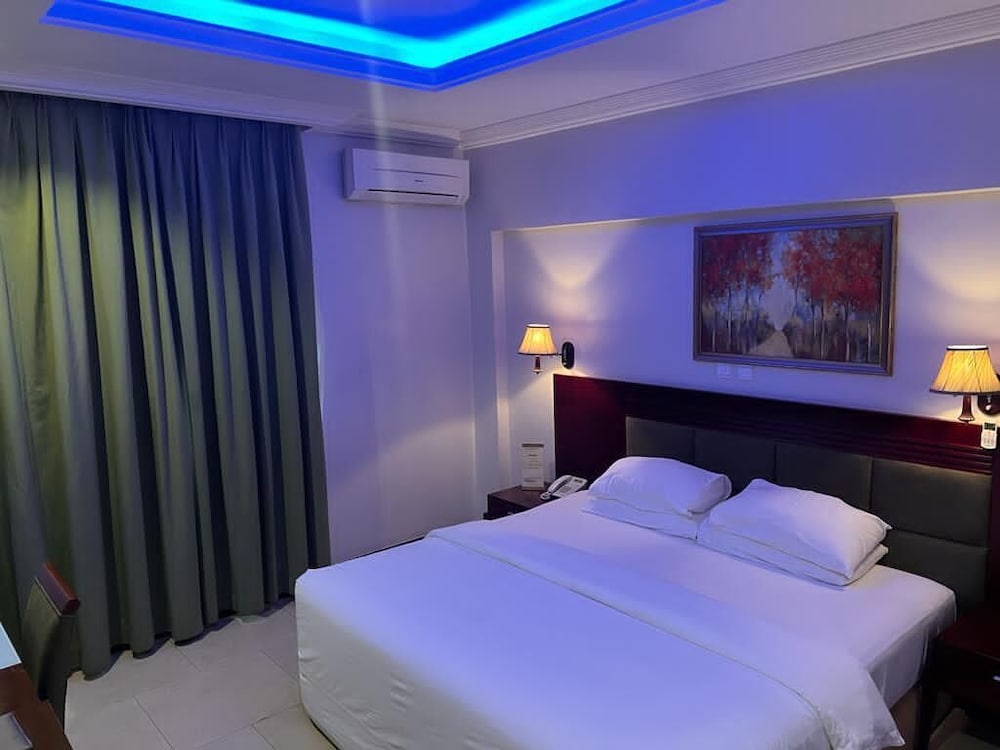 Фото отеля 2