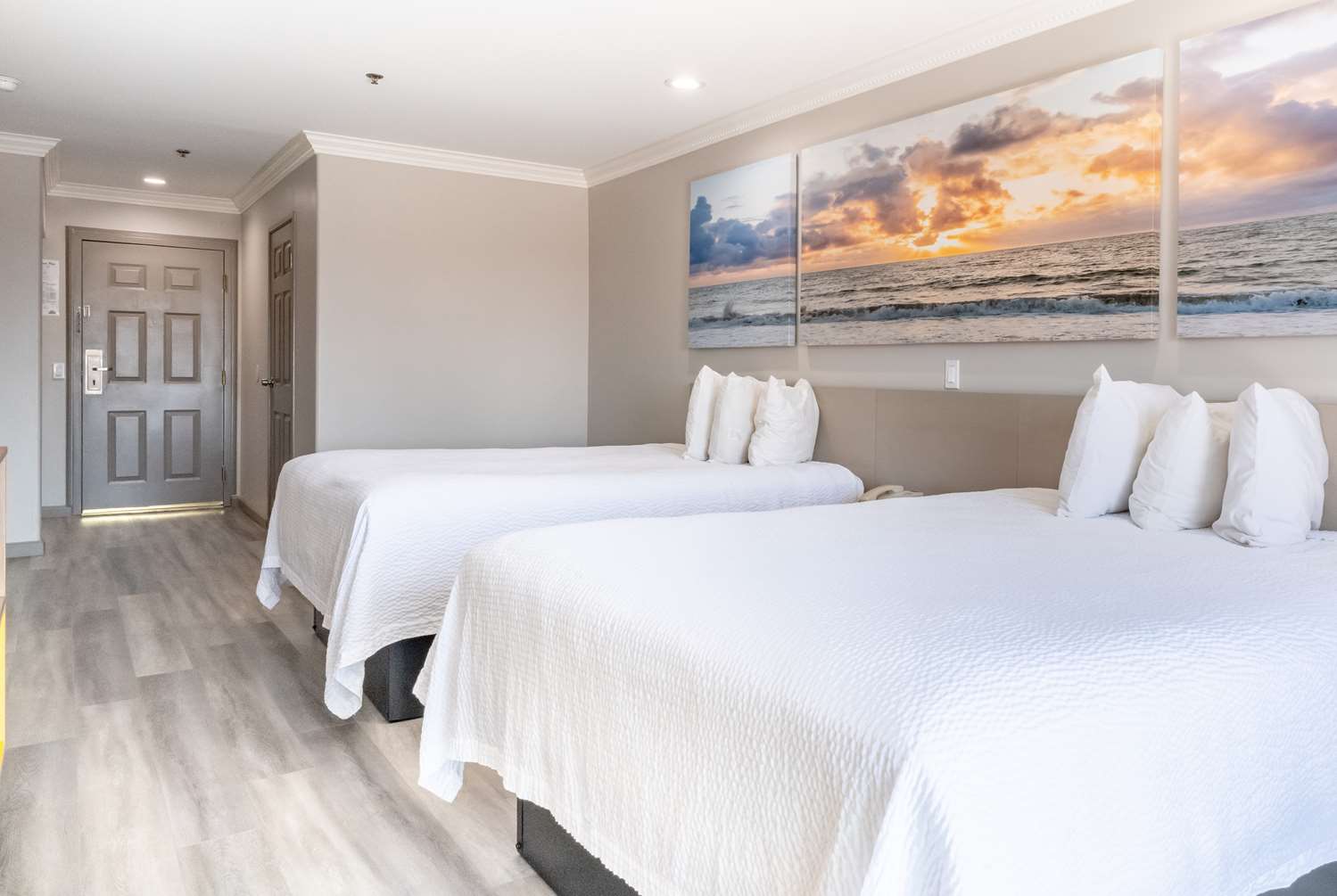 Фото Days Inn by Wyndham Santa Monica/Los Angeles