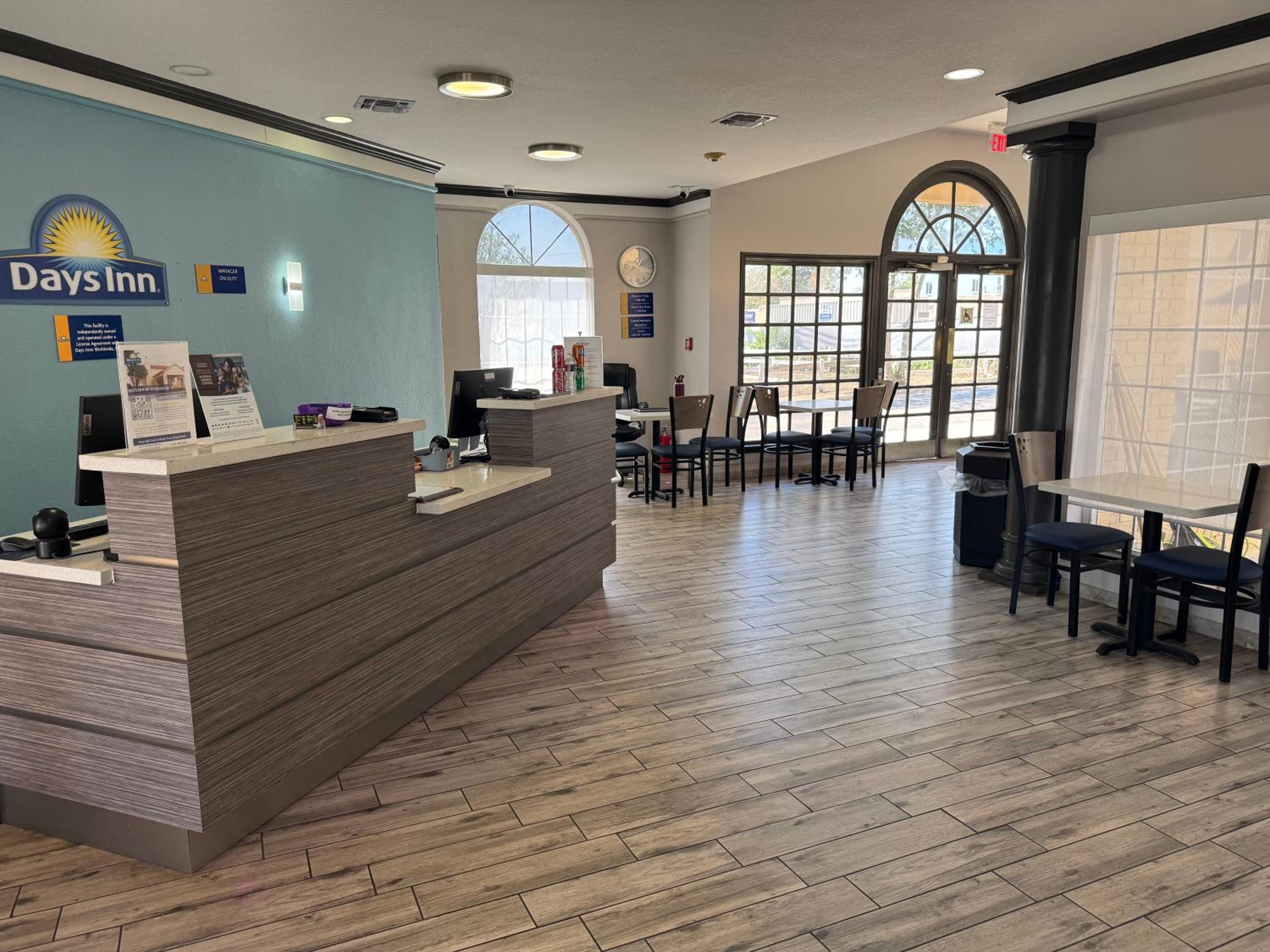 Фото Days Inn by Wyndham Georgetown