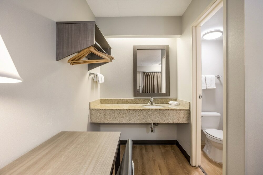 Фото Red Roof Inn Lansing West - Msu