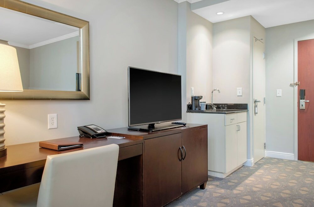 Фото Omni Riverfront Hotel