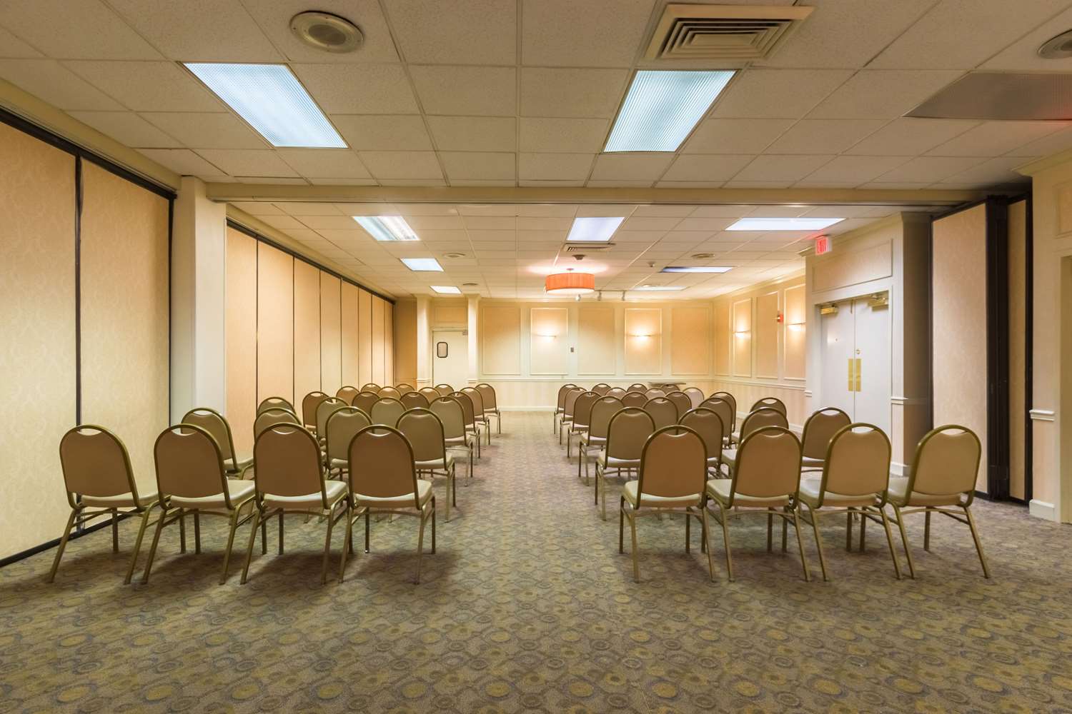 Фото Quality Inn & Suites Conference Center