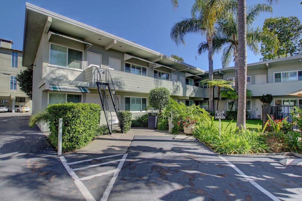 Фото La Avenida Inn