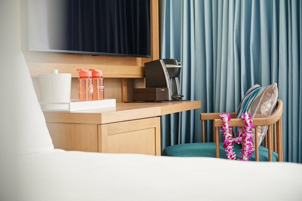 Фото Outrigger Reef Waikiki Beach Resort