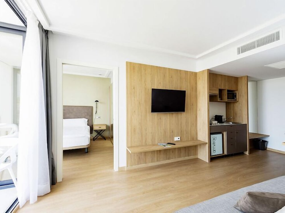 Фото Hotel Kyrat Amarac Suites