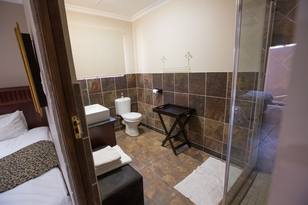 Фото MacGregors Guest House