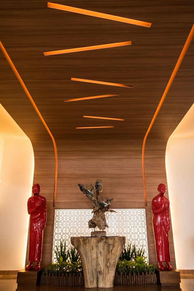 Фото Crown Vista Hotel