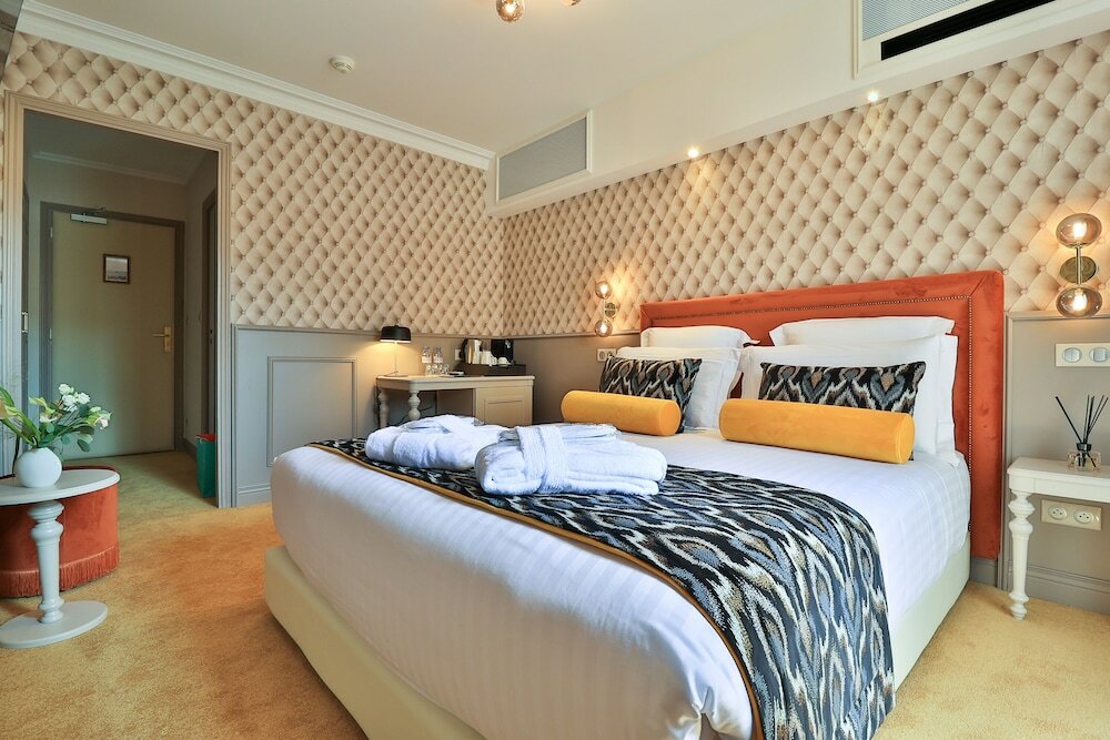 Фото Hôtel Petit Palais