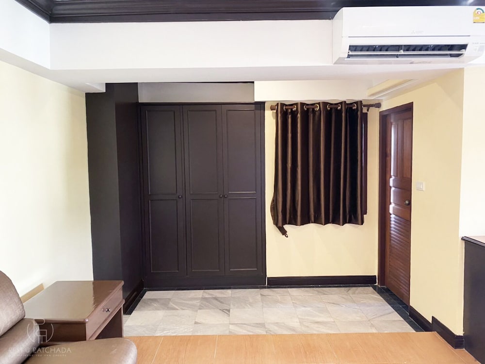 Фото Rest at Ratchada Hotel