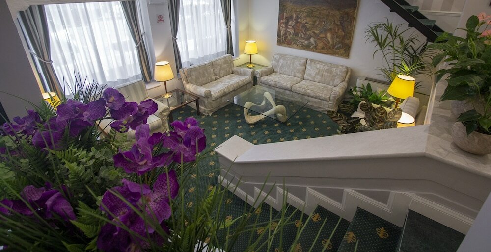 Фото Hotel Flora Milan