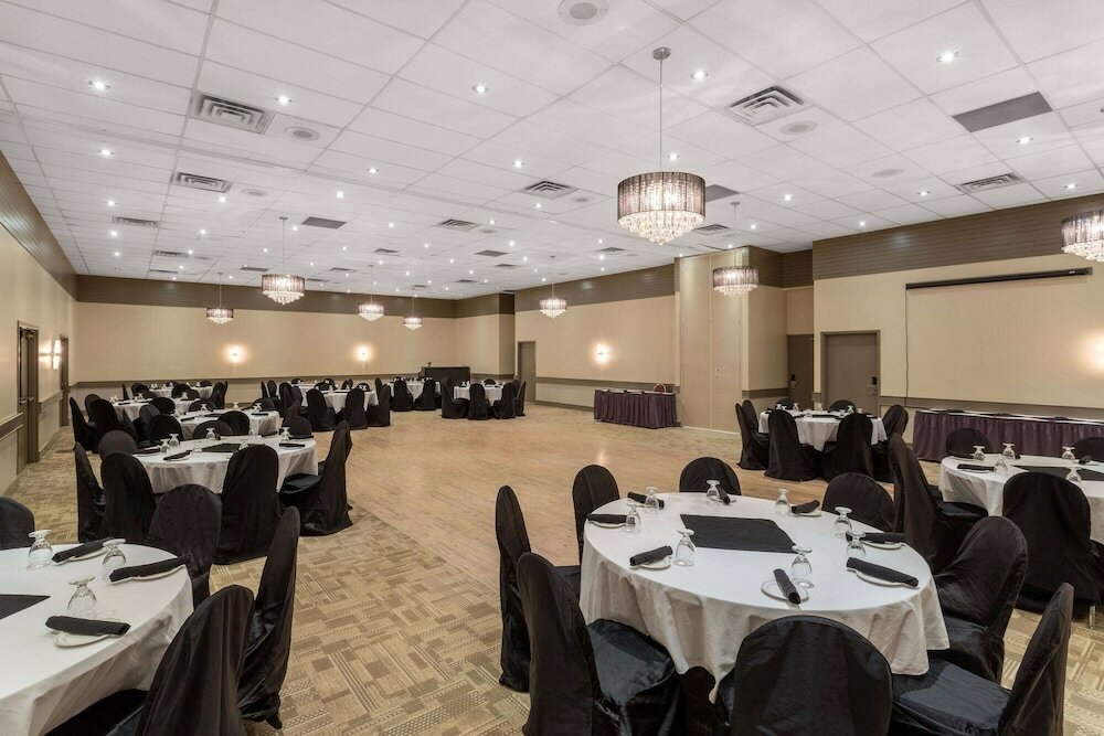 Фото Ramada by Wyndham Northern Grand Hotel & Conference Centre