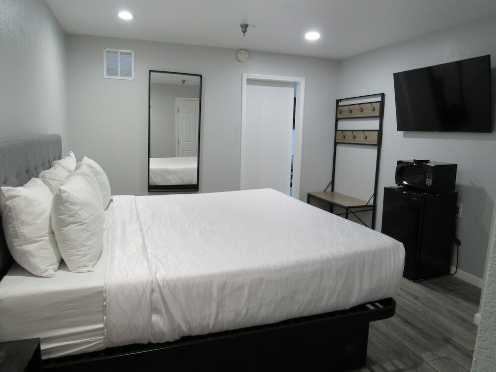 Фото Capri Suites Anaheim