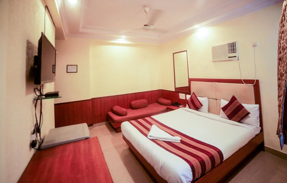 Фото Lucky Hotel Bandra