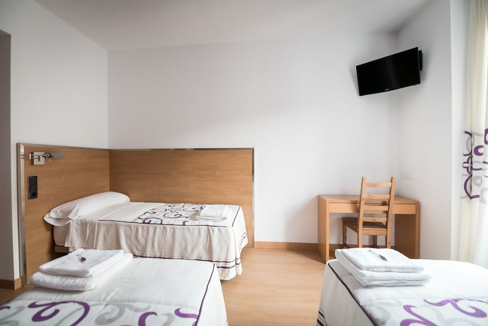 Фото Hostal Carracedo