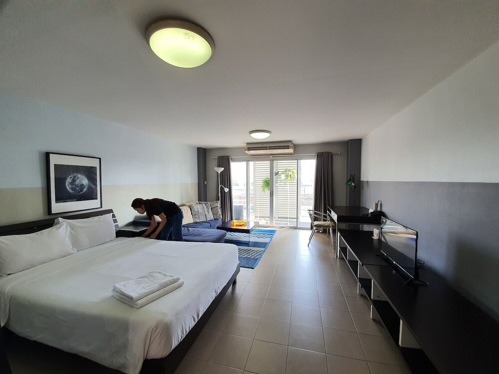 Фото Sathorn Terrace Apartment