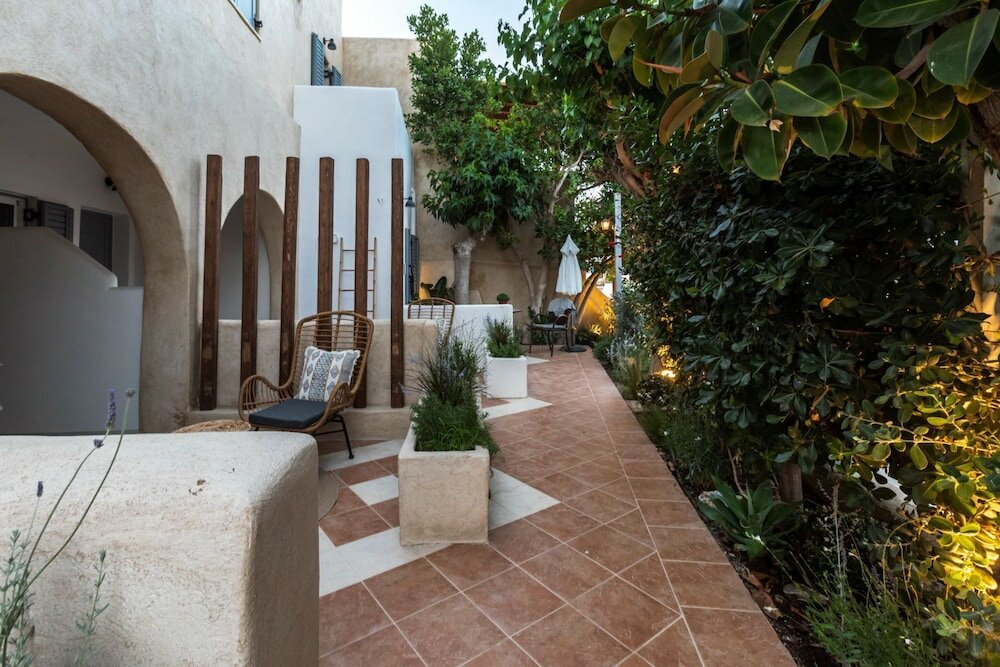 Фото Artemis Hotel