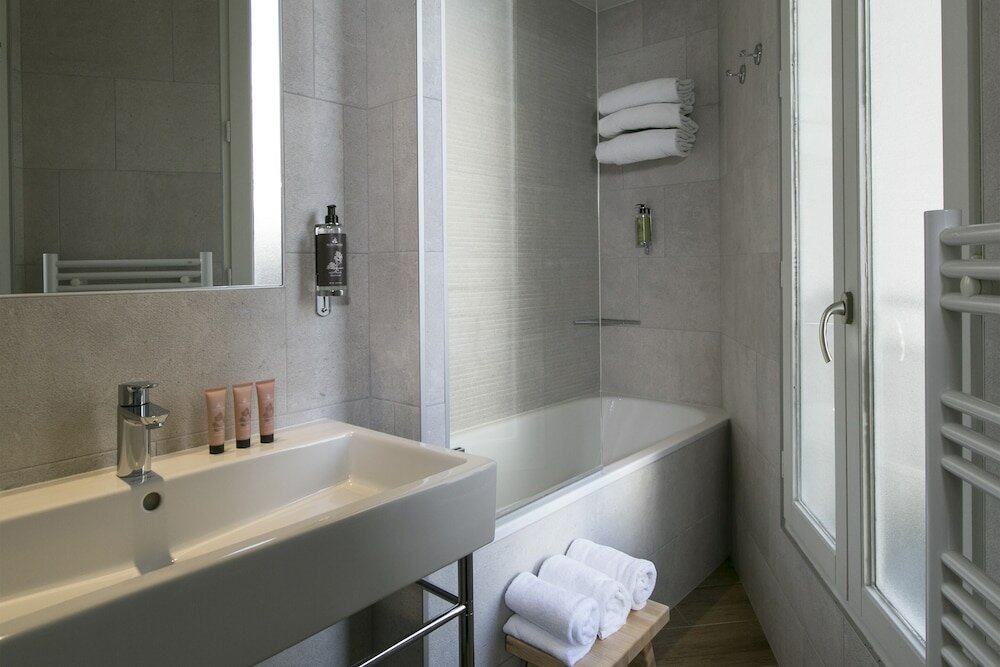 Фото The Hôtel de Neuville - Arc de Triomphe