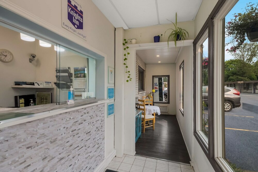 Фото Knights Inn Burlington, On