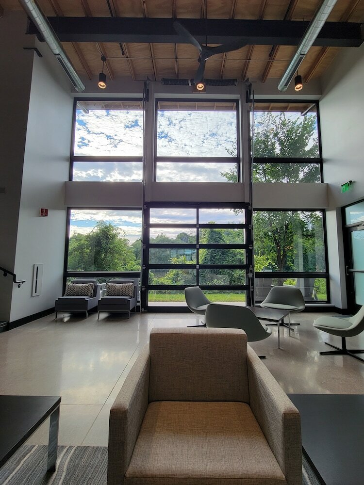 Фото Watershed Hotel