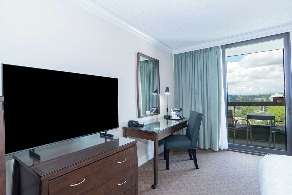 Фото Sandman Signature Vancouver Airport Hotel & Resort