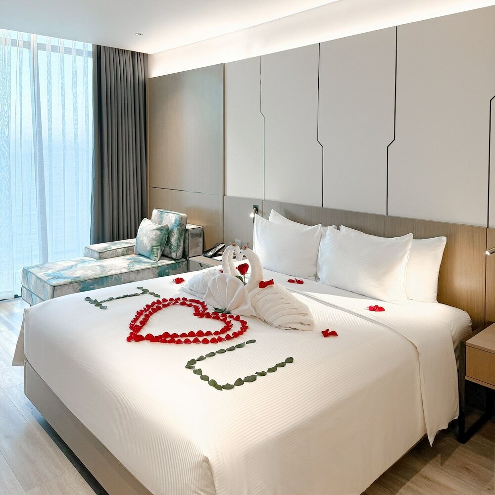 Фото Awaken Danang Hotel