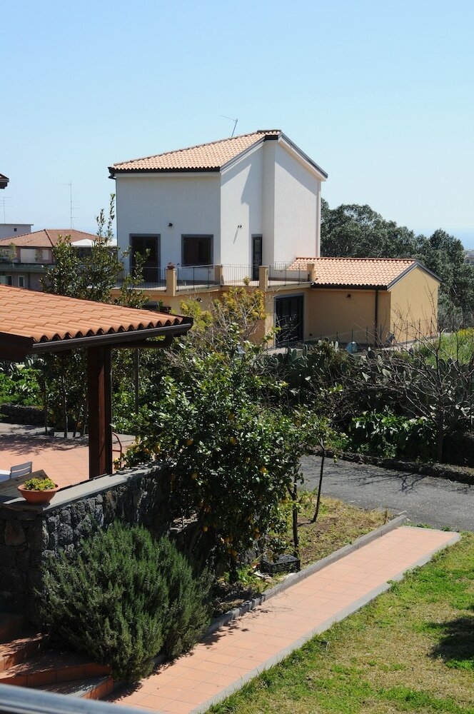 Фото La Circumetnea B&b