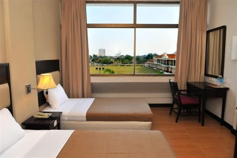 Фото Lodge 18 Hotel