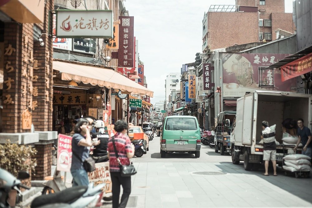 Фото We Come Hostel