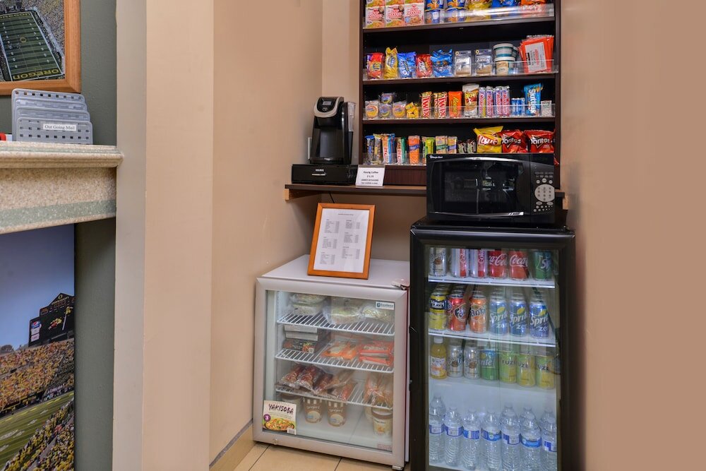 Фото University Inn & Suites