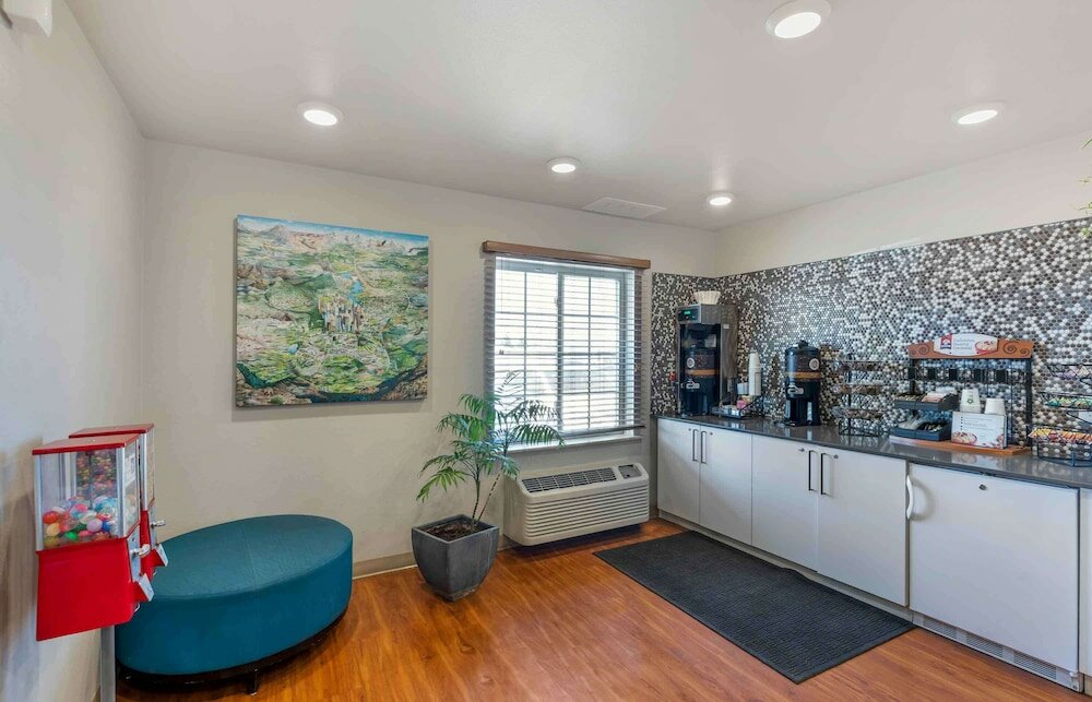 Фото WoodSpring Suites Aurora Denver Airport, an Extended Stay Hotel