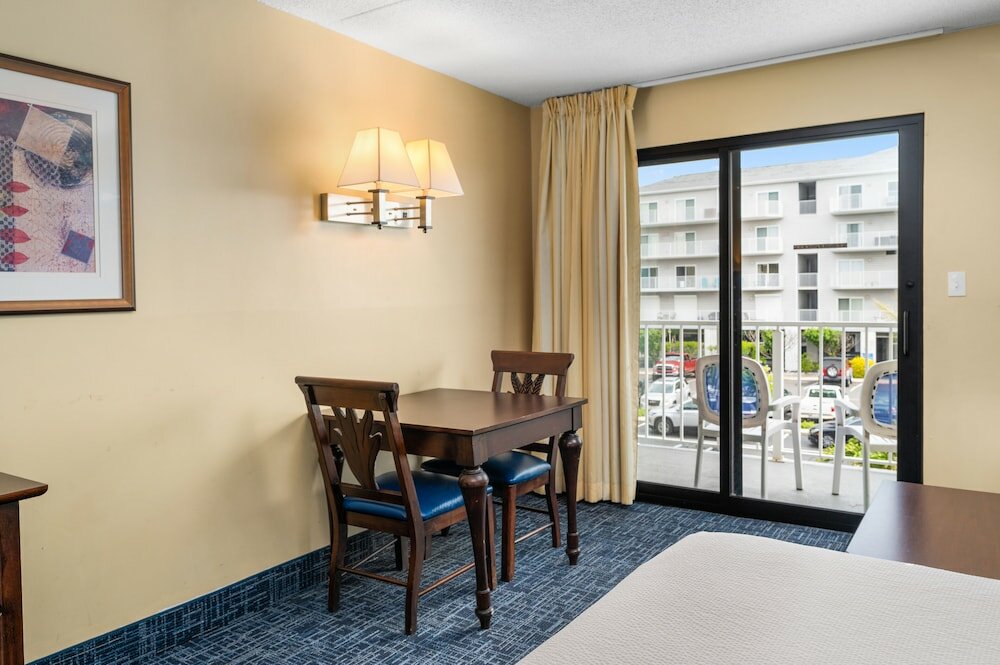 Фото Coastal Palms Inn & Suites