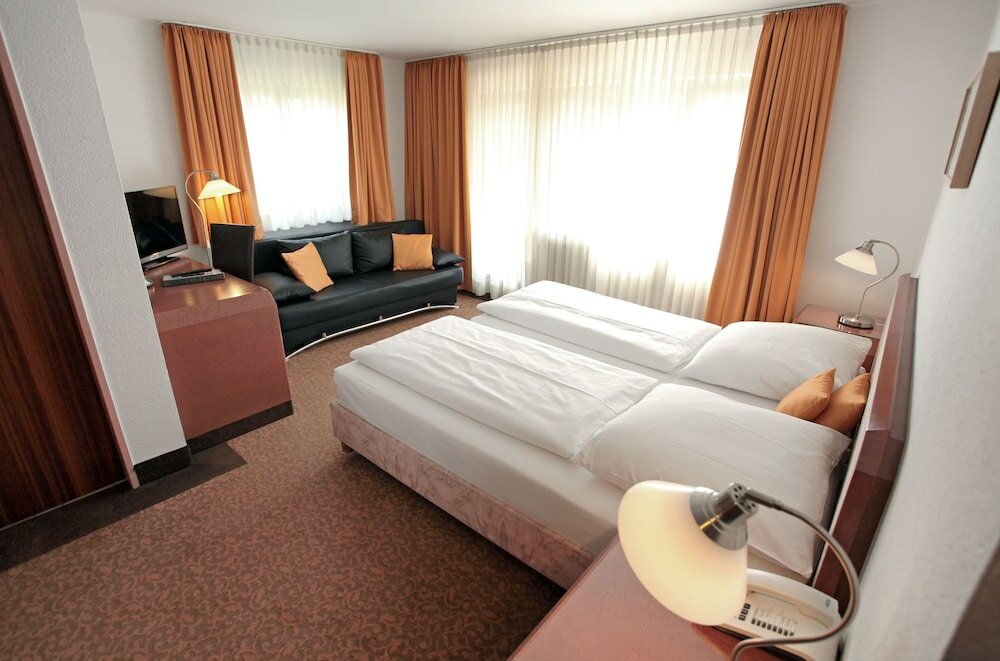 Фото Hotel Flora Stuttgart - Möhringen