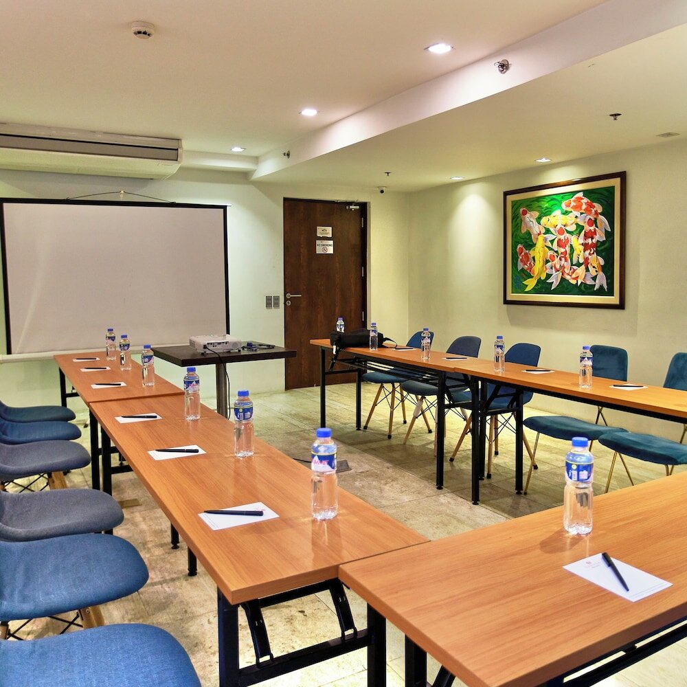 Фото Ramada Encore by Wyndham Makati