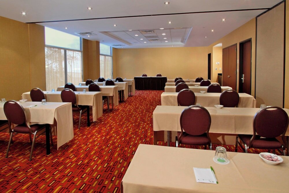 Фото Courtyard by Marriott Lyndhurst Meadowlands