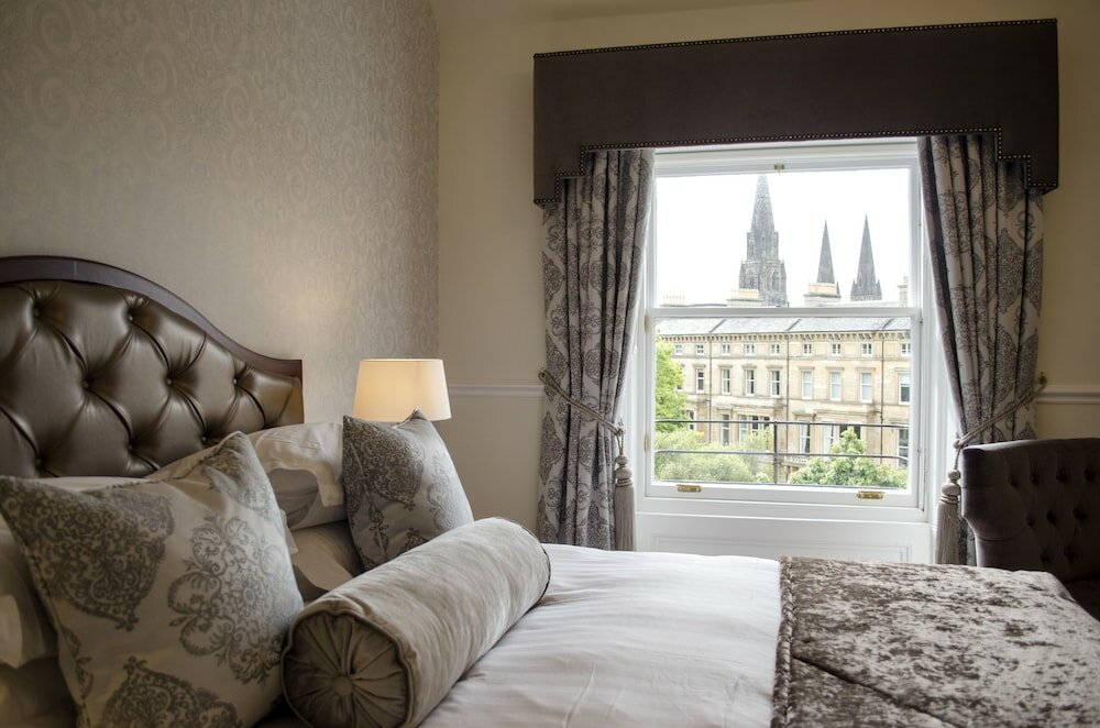 Фото The Bonham Hotel