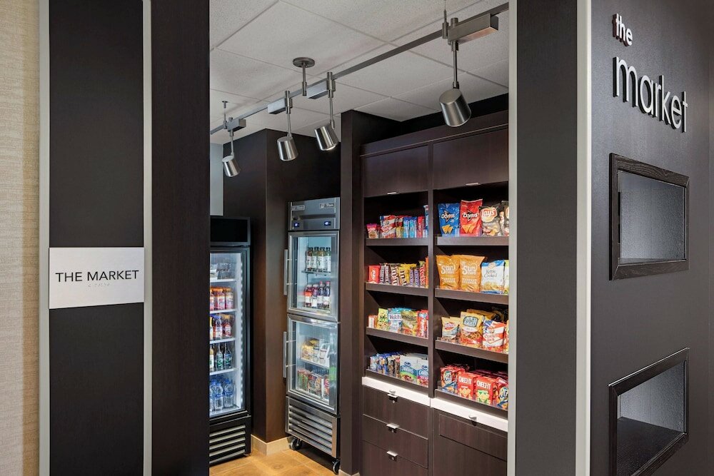 Фото Courtyard by Marriott Wayne Fairfield