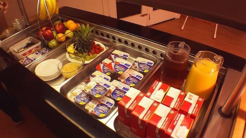 Фото Queens Plaza Hotel