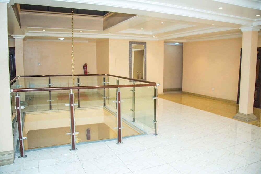 Фото Royal Crest Hotel & Suites