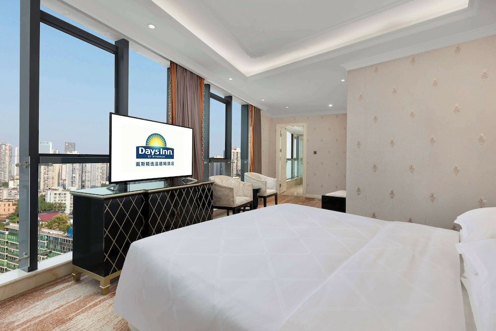 Фото Days Inn by Wyndham Chongqing Jiulongpo