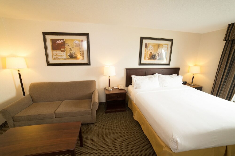 Фото Holiday Inn Express Hotel & Suites Whitecourt, an Ihg Hotel